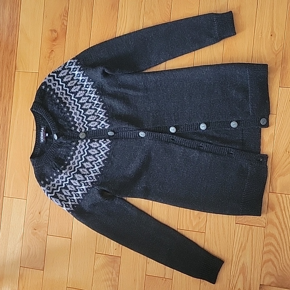 100% wool Icelandic cardigan